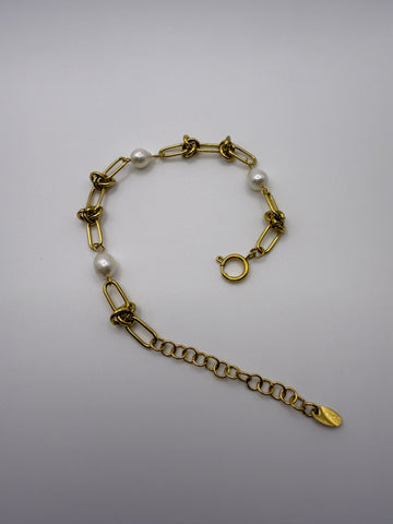 Knot Pearl & Gold Bracelet