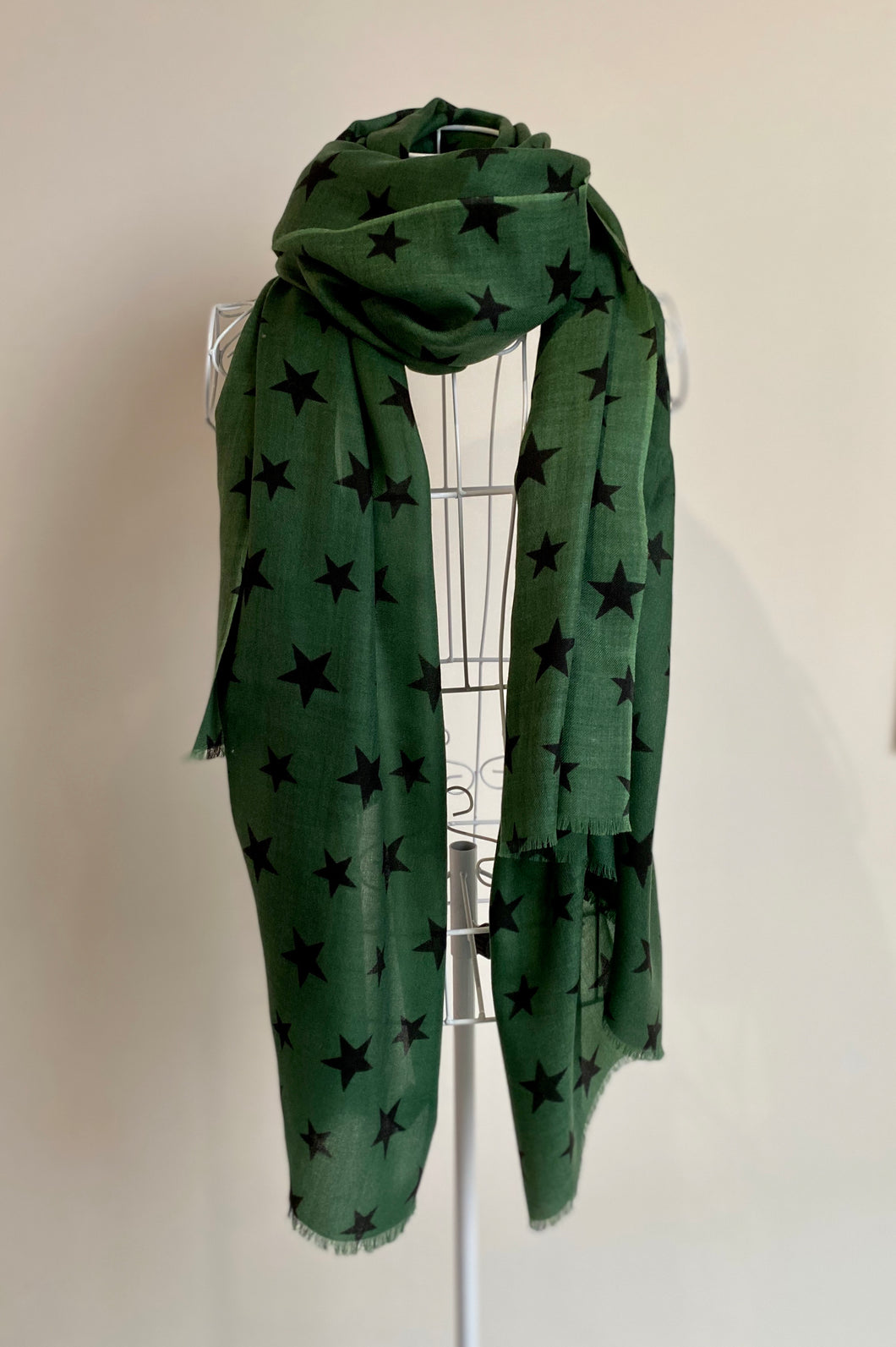 Pure Cashmere Lightweight Star Print Scarf in Green/ Black