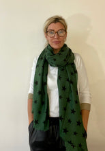 Load image into Gallery viewer, Pure Cashmere Lightweight Star Print Scarf in Green/ Black